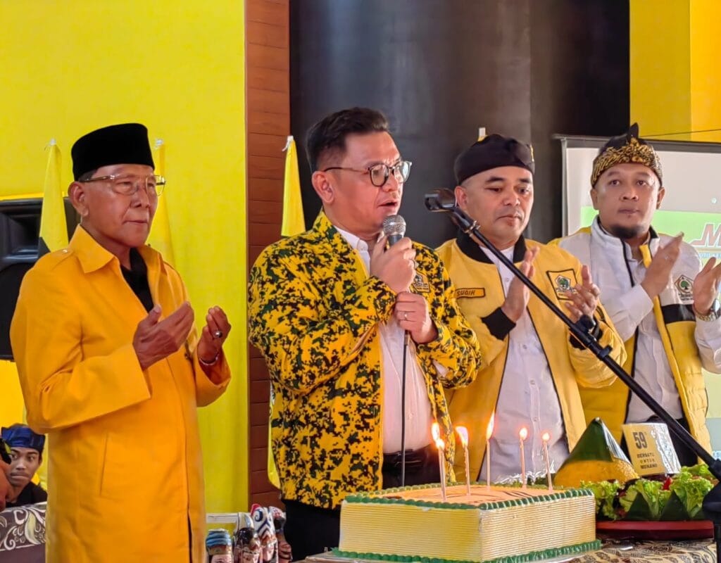 Dihadapan Ratusan Pengurus dan Caleg Gokar Kabupaten Bandung Kang Ace Bakar Militansi Kader Menangkan Pemilu 2024
