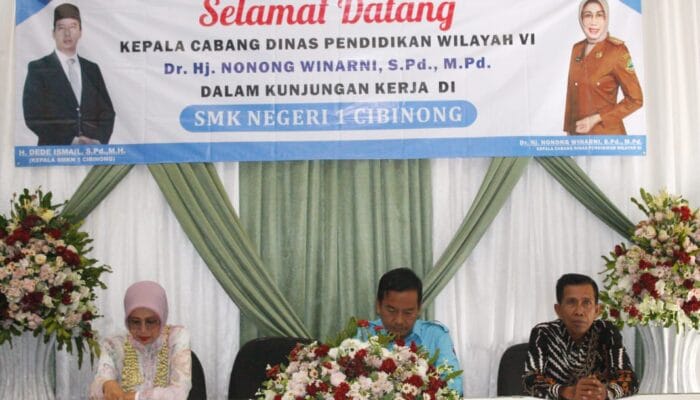 Kunjungan Kerja Rasa Nostalgia : Kedatangan Dr.Hj. Nonong Winarni, S.Pd.M.Pd Disambut Meriah