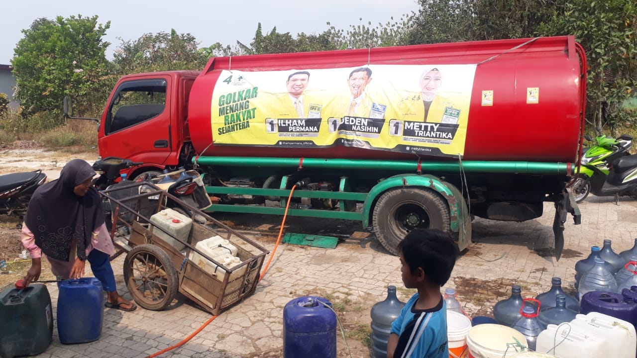 Teh Metty Kirim Bantuan Air Bersih, Golkar Cianjur Menang