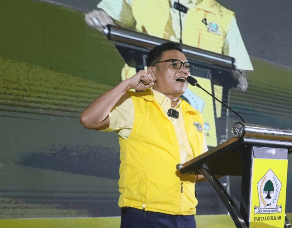 Kang Ace Kobarkan Semangat Ribuan Relawan di Stadion Si Jalak Harupat Bandung