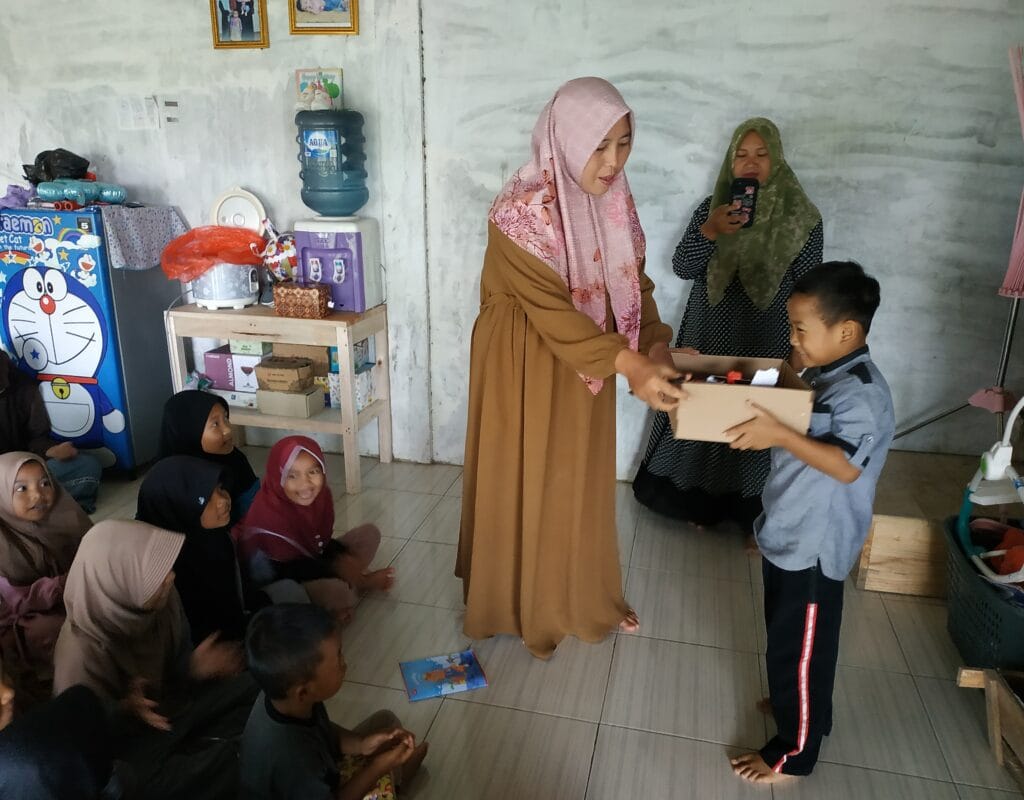 Pontren Cahaya Kambang Nyanginuh Bahagiakan Anak Yatim Piatu.