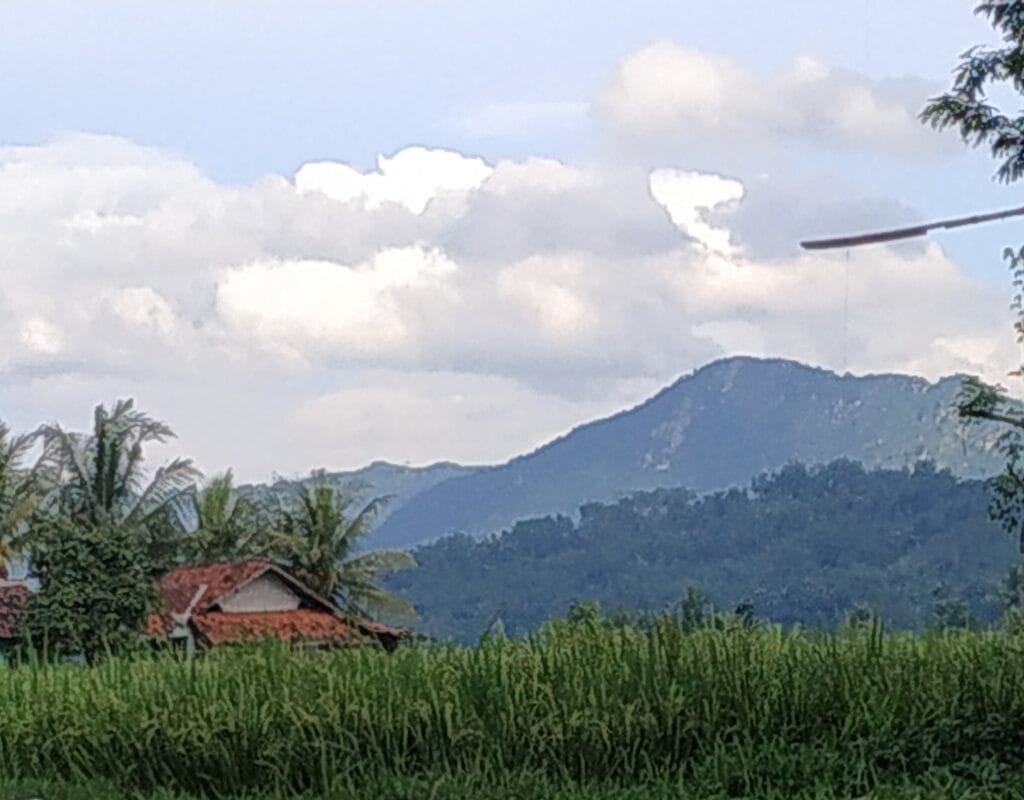 Ramalan Hitungan Abah  Aok Cianjur (Bag. 1) Bakal Calon Bupati  Cianjur Mulai  Saling Tebar  Pesona Secara Spiritual